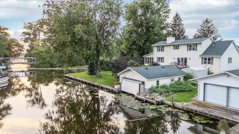 7669 Boom Bay Heights Rd, Larsen, WI 54947