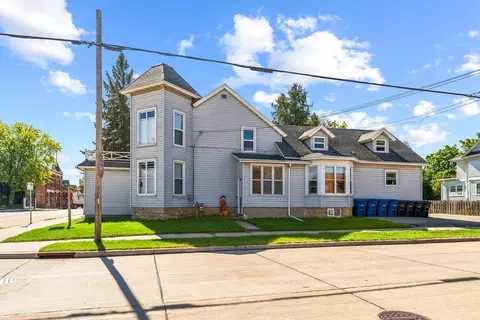 1103 Oregon St, Oshkosh, WI 54902