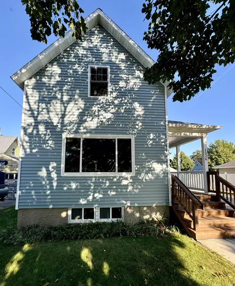 1526 Lincoln St, Marinette, WI 54143