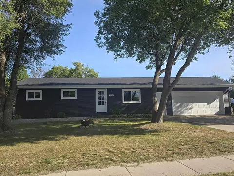 410 E Green Meadow Dr, Wautoma, WI 54982