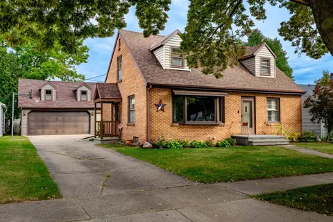 722 Kuborn Ave, Kimberly, WI 54136