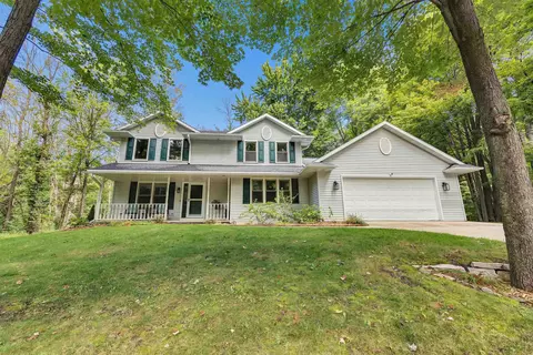 1768 Ives Ln, Suamico, WI 54173