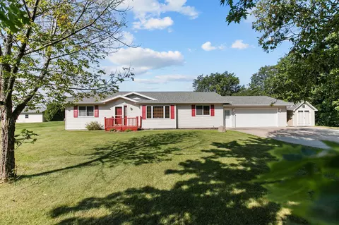 3863 Red Oak Ct, Oshkosh, WI 54902