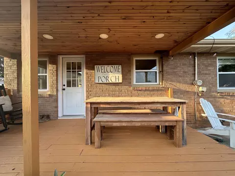 Exterior - 907 W Roberts Ave, Appleton, WI 54914 photo 5 of 9