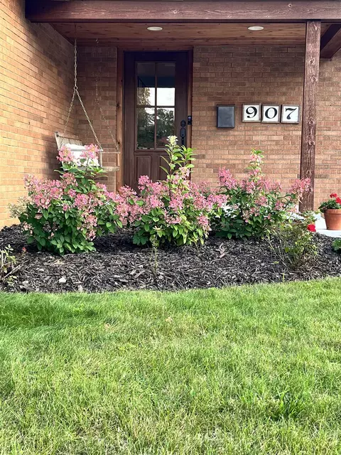 Exterior - 907 W Roberts Ave, Appleton, WI 54914 photo 2 of 9