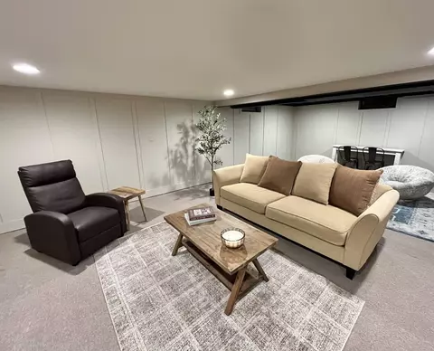 Living - 907 W Roberts Ave, Appleton, WI 54914 photo 2 of 3