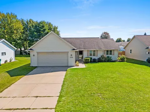 2949 Copper Mountain Ct, Green Bay, WI 54313