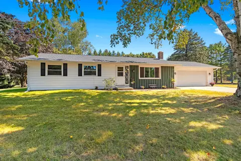 7917 Prairie Rd, Two Rivers, WI 54241