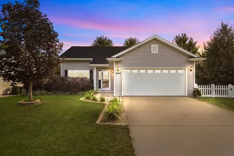 2542 Grassy Ln, Neenah, WI 54956