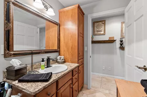 Bath - 4731 Westbrook Ct, Appleton, WI 54913 photo 2 of 10