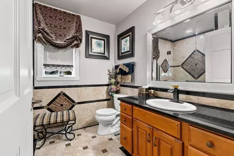 Bath - 4731 Westbrook Ct, Appleton, WI 54913 photo 3 of 10
