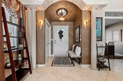 Entry Way - 4731 Westbrook Ct, Appleton, WI 54913 photo 2 of 5
