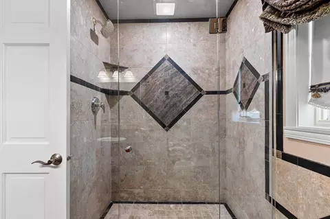 Bath - 4731 Westbrook Ct, Appleton, WI 54913 photo 5 of 10