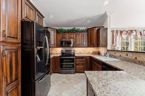 Kitchen - 4731 Westbrook Ct, Appleton, WI 54913 photo 2 of 8