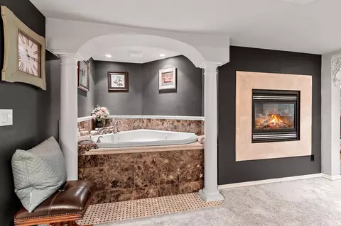 Bath - 4731 Westbrook Ct, Appleton, WI 54913 photo 6 of 10