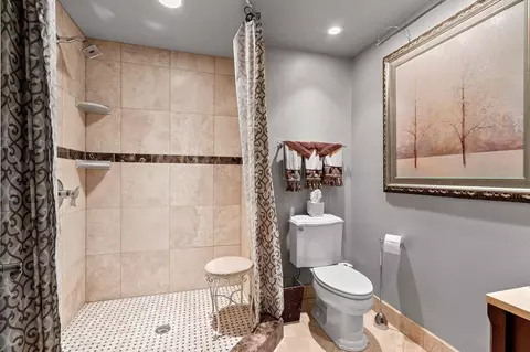 Bath - 4731 Westbrook Ct, Appleton, WI 54913 photo 9 of 10