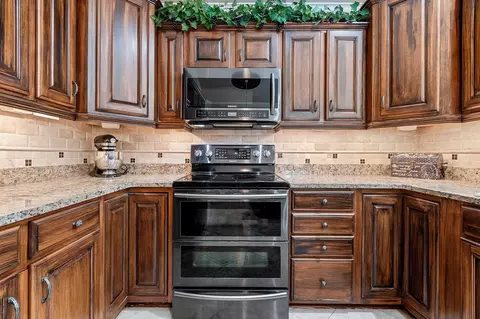 Kitchen - 4731 Westbrook Ct, Appleton, WI 54913 photo 6 of 8