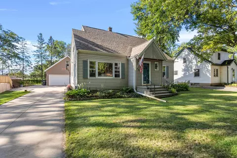 121 Plummer Ct, Neenah, WI 54956