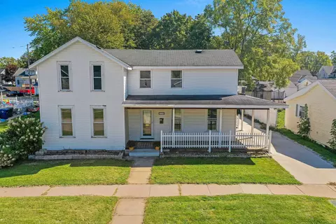 214 N Superior St, De Pere, WI 54115