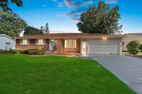 1274 Alice Dr, Green Bay, WI 54304