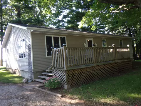 n10791 School Road, Clintonville, WI 54929
