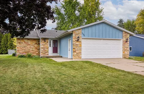 133 Alexander Dr, Neenah, WI 54956