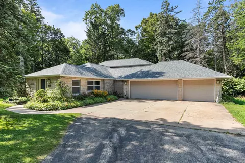 17 Arbor Ln, Appleton, WI 54915