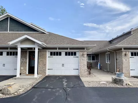 703 Harbor Terrace Ln # A, Marinette, WI 54143