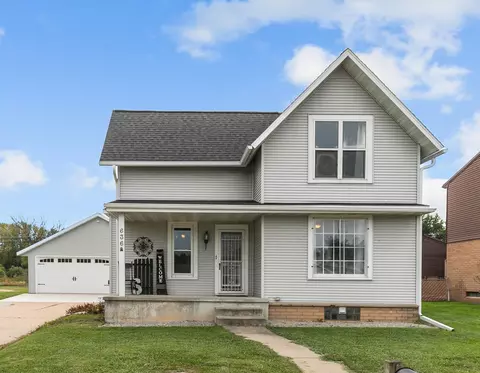636 W Main St, Hortonville, WI 54944