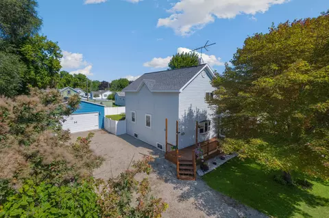 419 4th St, Oconto, WI 54153