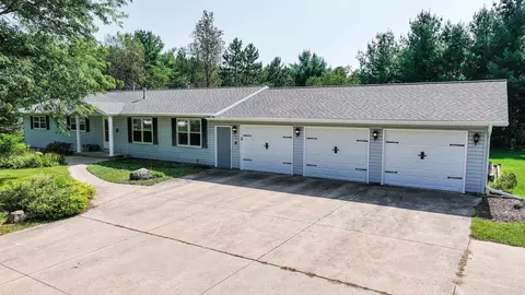 e687 Berkshire Lane, Waupaca, WI 54981