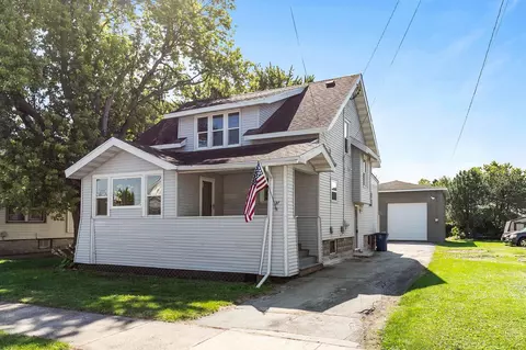 27 W 11th Ave, Oshkosh, WI 54902