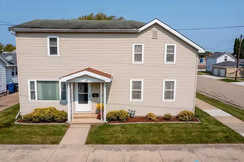 302 W 7th Ave, Oshkosh, WI 54902