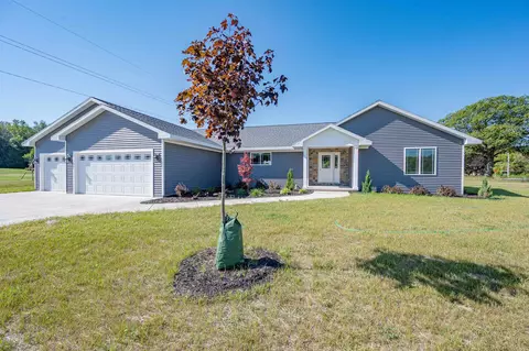 5387 Bay Meadow Trl, Luxemburg, WI 54217