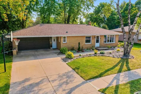 321 Cherry Ln, Little Chute, WI 54140