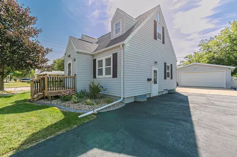 325 E Harding Dr, Appleton, WI 54915 photo 2