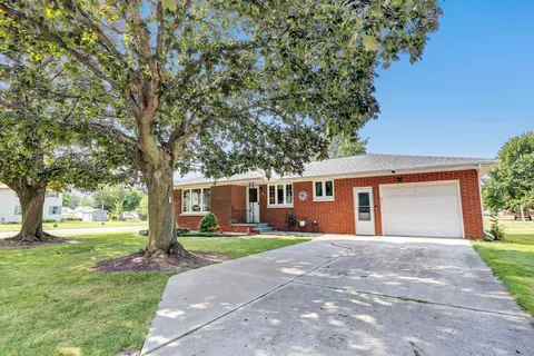 225 1st St, Luxemburg, WI 54217