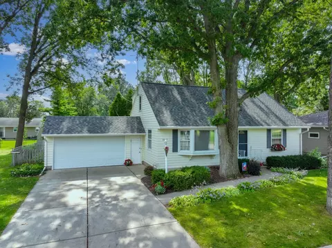 1077 Liberty St, Green Bay, WI 54304