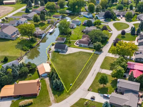 n8871 Mallard Lane, Fond Du Lac, WI 54937