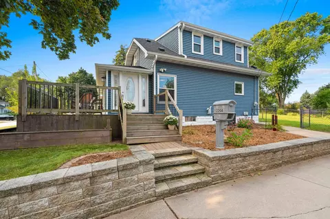 2208 Jourdain Ln, Allouez, WI 54301