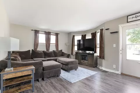 Living - 431 W Winnebago St, Appleton, WI 54911 photo 2 of 2