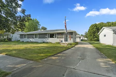904 Forest Cir, Fond Du Lac, WI 54935