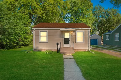 1036 Grand St, Oshkosh, WI 54901