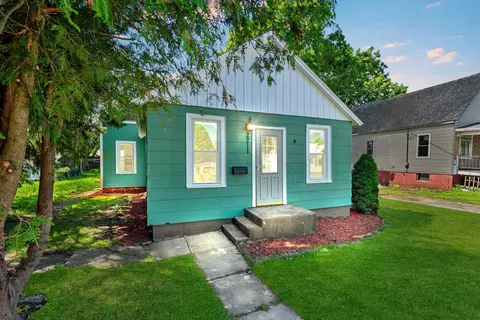 2211 Thomas St, Marinette, WI 54143