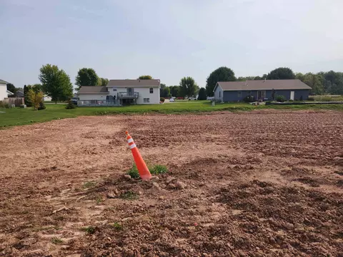 harrisville court, Menasha, WI 54952