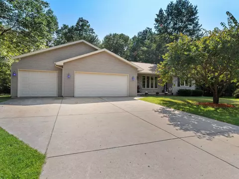 351 Oak Ct, Oconto, WI 54153