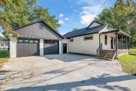 6 E Main St, Hilbert, WI 54129