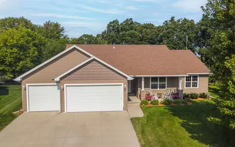 1605 Bluebird Ct, Neenah, WI 54956