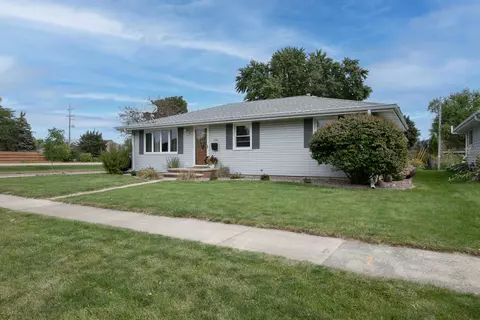 2736 Elmwood Ct, Appleton, WI 54911 photo 2