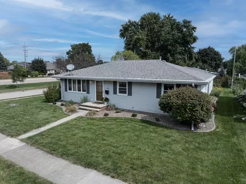 2736 Elmwood Ct, Appleton, WI 54911